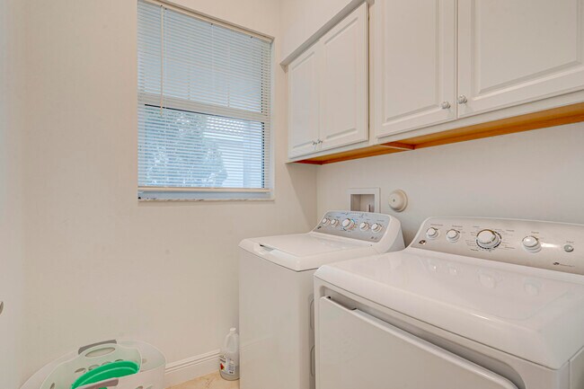 Building Photo - 11293 SW Visconti Way
