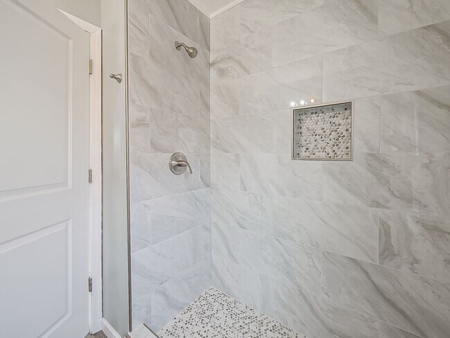 Building Photo - 11-13 MOHAWK RD