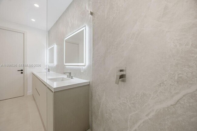 Building Photo - 1337 NE 13th Ave