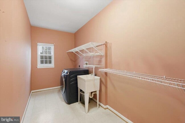 Building Photo - 6914 S Dewey Ct