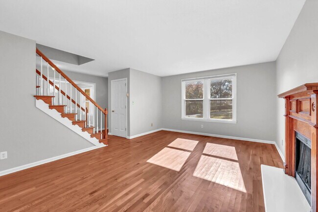 Building Photo - Spacious 3 Bedroom and 2.5 Bathroom