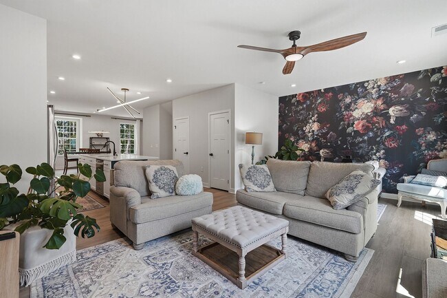 Building Photo - BEAUTIFUL TOWNHOME IN A GREAT AMENTIES!