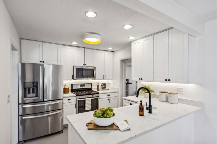 Building Photo - 2129 Arlington Ave NE