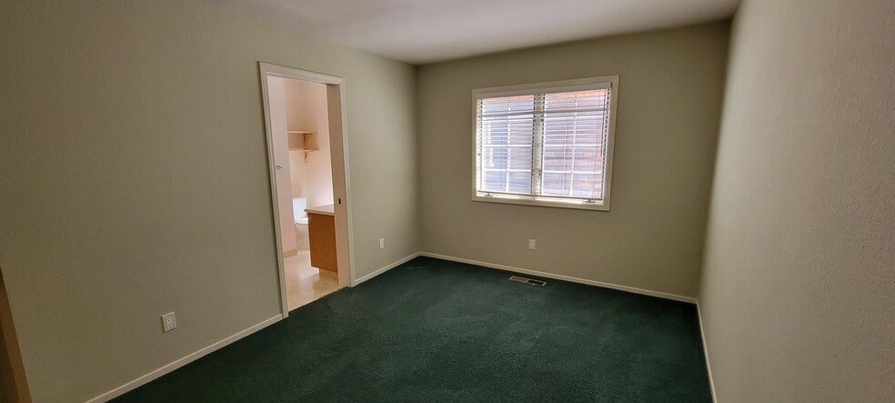 Building Photo - 2801 Cherry St