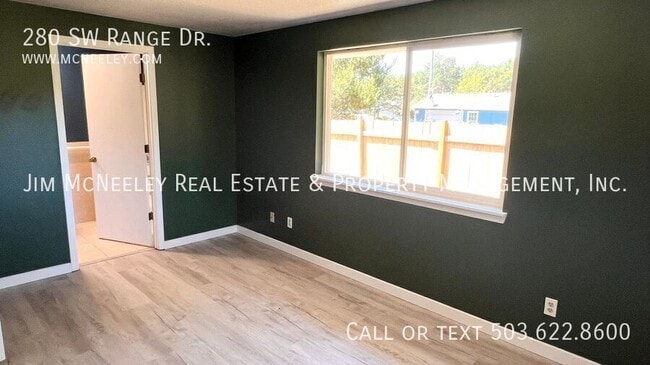 Building Photo - 280 SW Range Dr