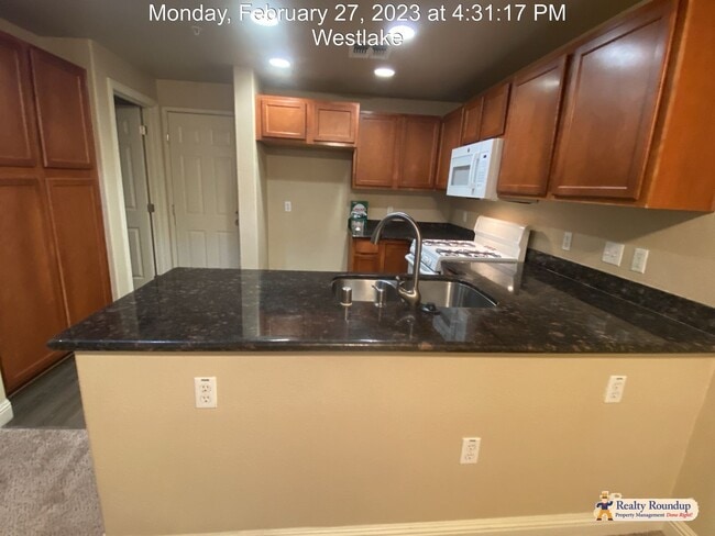 Building Photo - Pristine Condo with New Carpet and Dual Master Suites