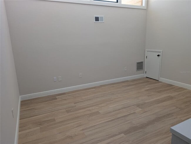 Building Photo - 3850 Mariners Walk