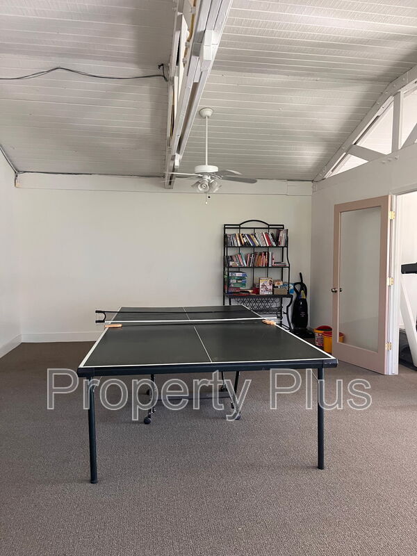 Building Photo - 7550 N 12th St