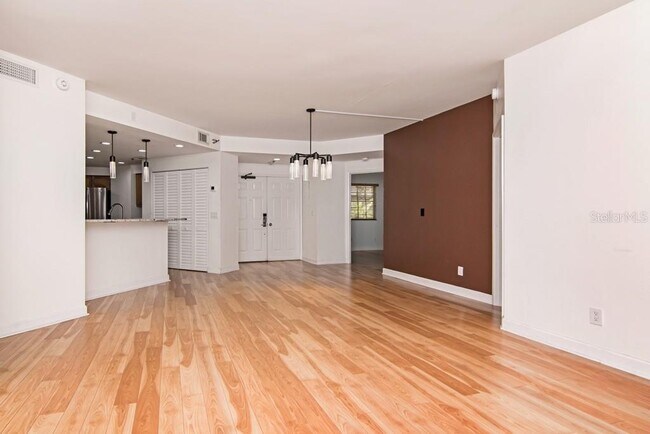 Building Photo - 1002 S Harbour Island Blvd