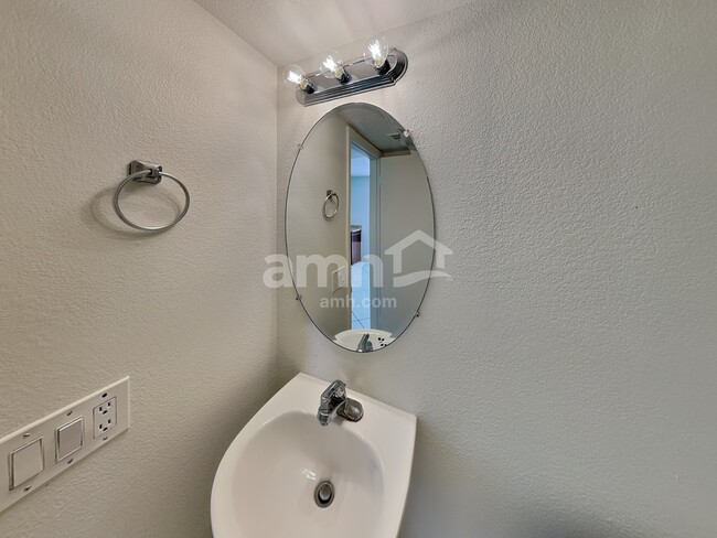 Building Photo - 3531 N 105th Ln