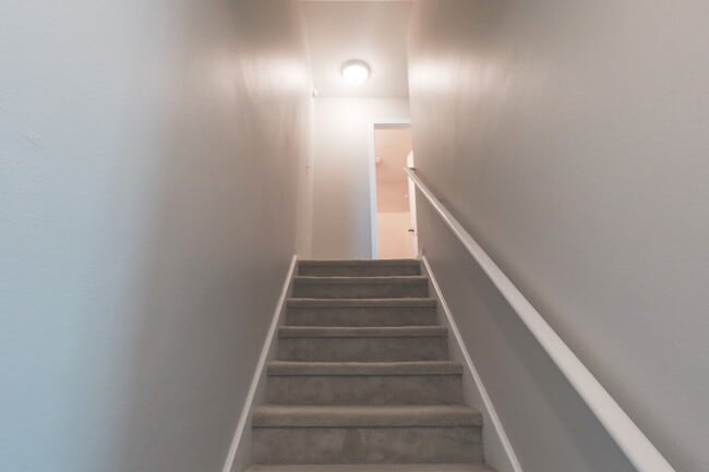 Building Photo - Coming Available