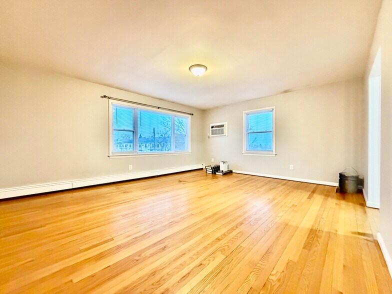 Building Photo - 55 Gunther Ave