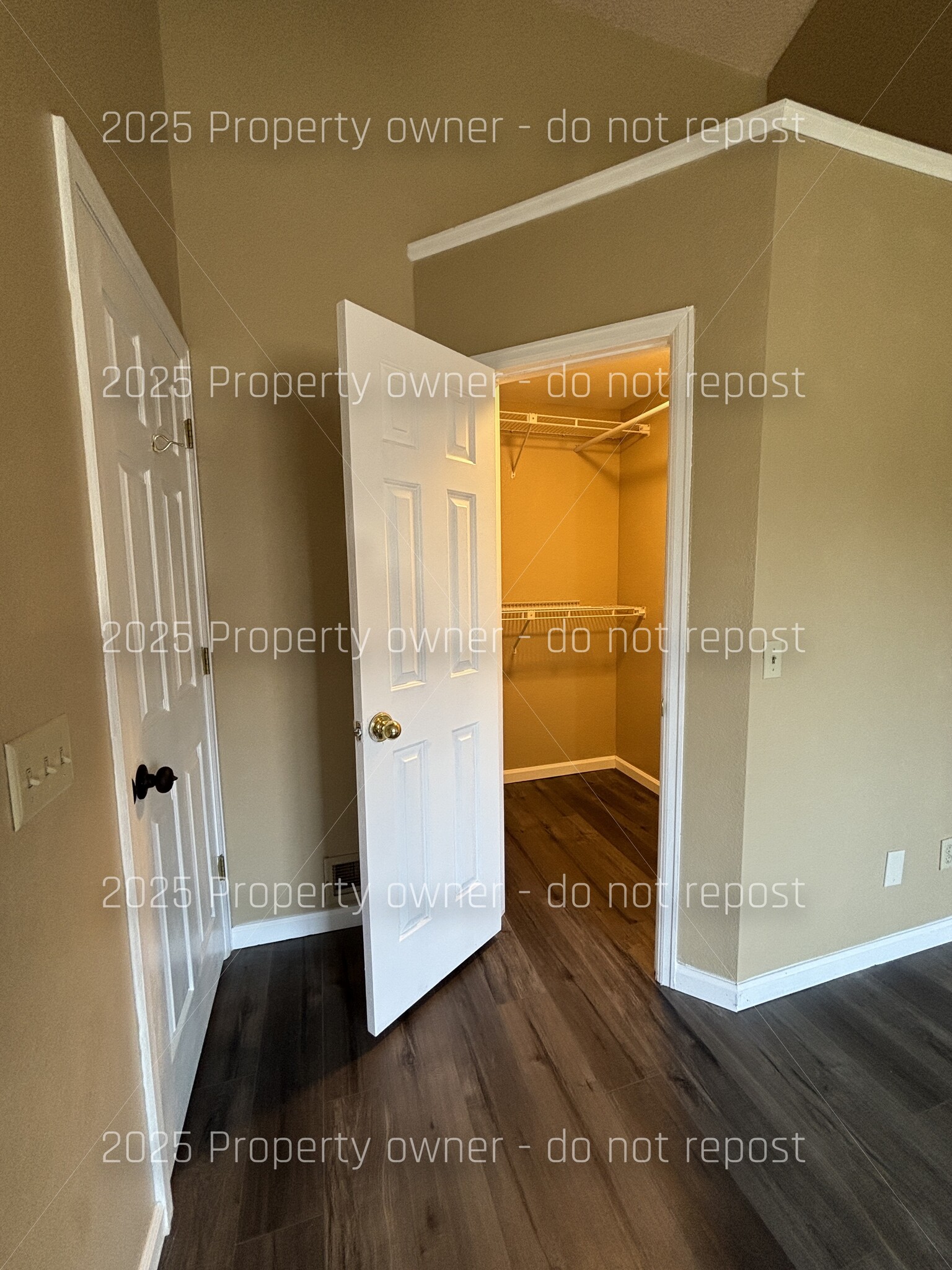 Master walk-in - 2010 S Xenia Way