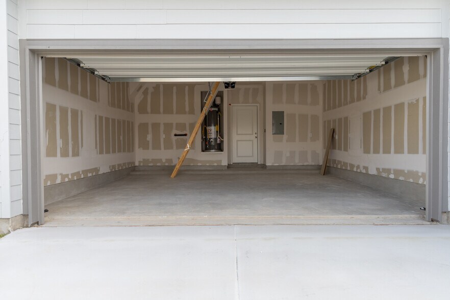 Building Photo - 388 Glocken Ln