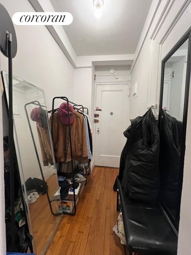 Building Photo - 49 W 72nd St