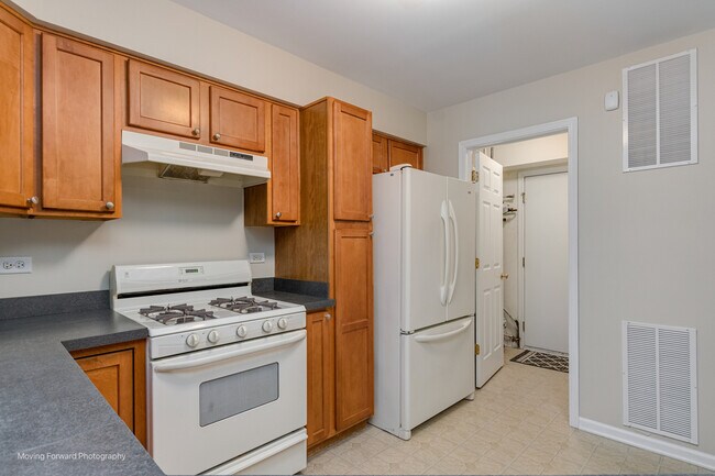 Building Photo - 2417 Stoughton Cir