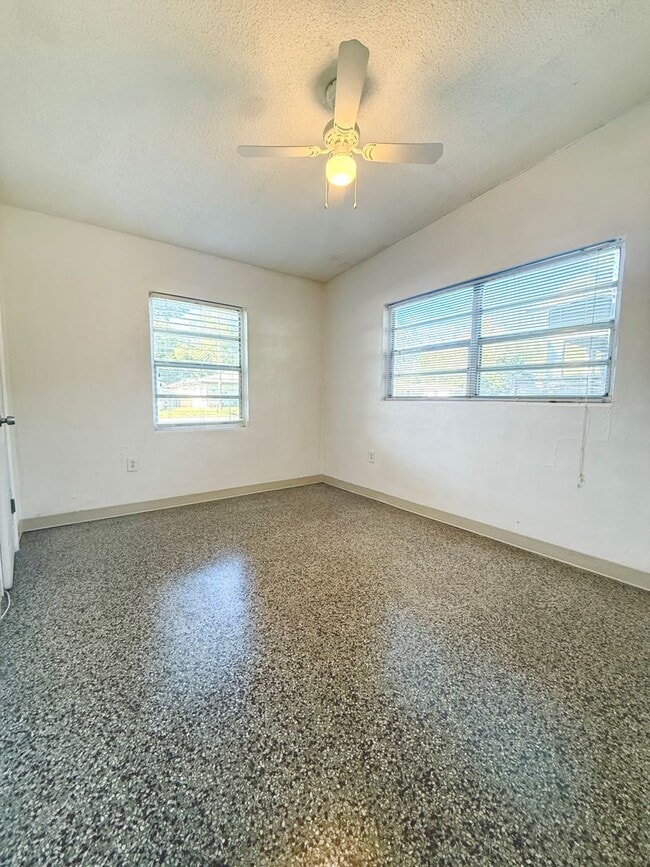 Building Photo - 2207 Vine St