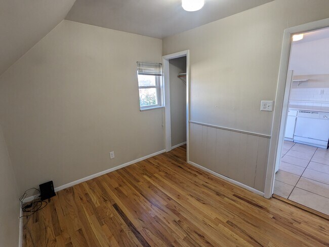 Primary bedroom - 628 S Washington St