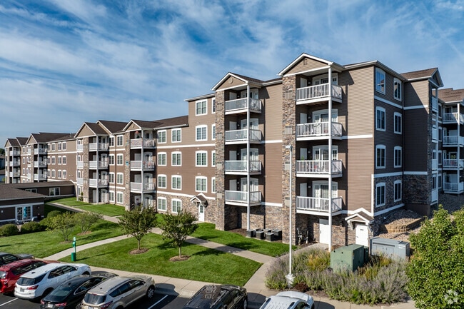 Building Photo - Emerald Reserve Elkhorn