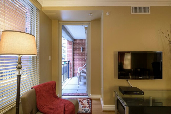 Building Photo - 912 F St NW