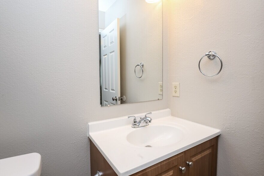 Building Photo - 101 Colony Dr