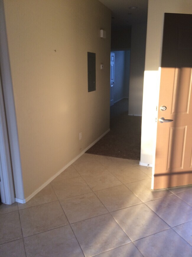 Building Photo - 2305 W Horizon Ridge Pky