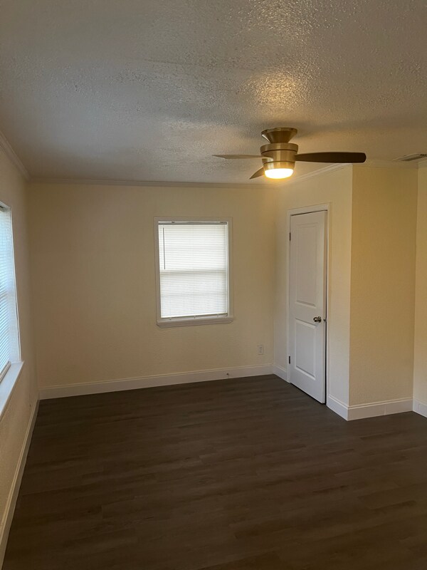 Building Photo - 6870 Rhode Island Dr W