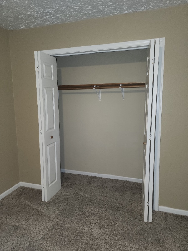Building Photo - 2BED/1.5-2B15 BATH