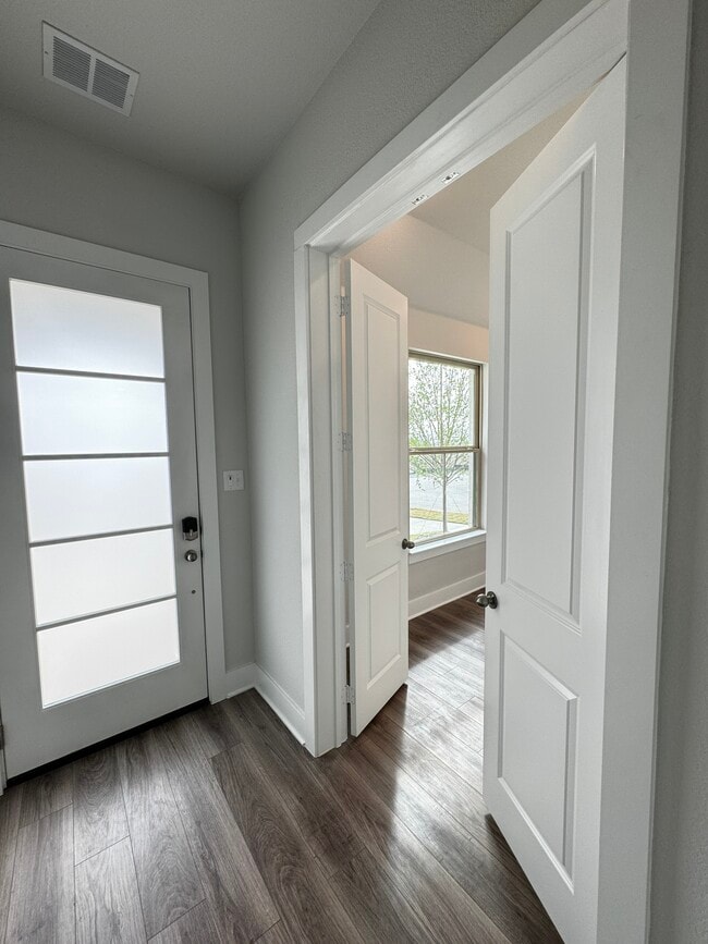 Building Photo - 2701 Painted Trl