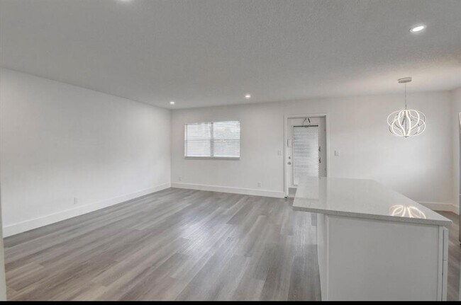 Building Photo - 125 Brittany Terrace