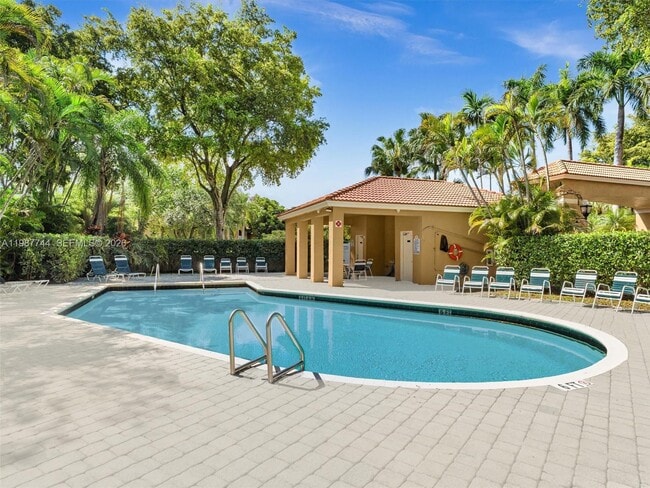 Building Photo - 11407 Lakeview Dr