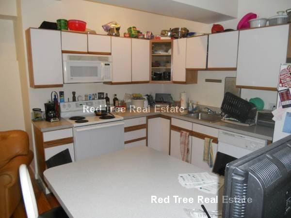 Building Photo - 448 Park Dr
