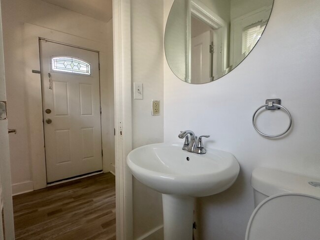 Building Photo - 3245 Boulevard Pl