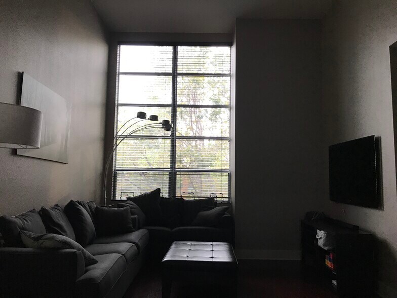 Living - 1 E Julian St