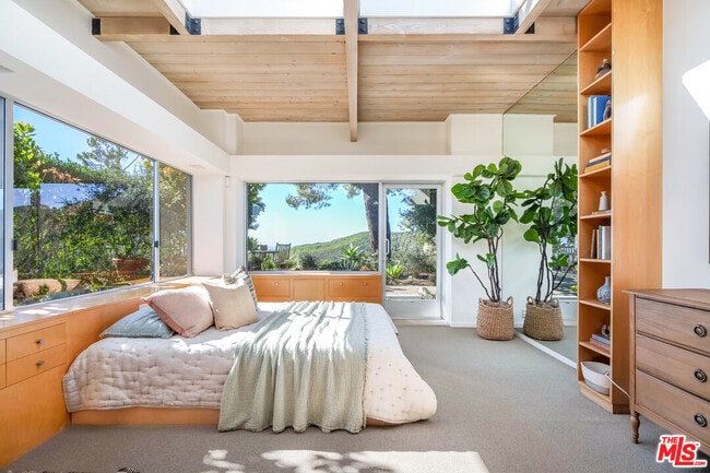 Building Photo - 16798 Charmel Ln