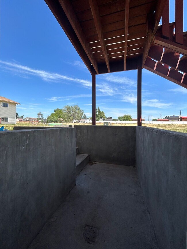 Building Photo - 5105 Hawthorne-8