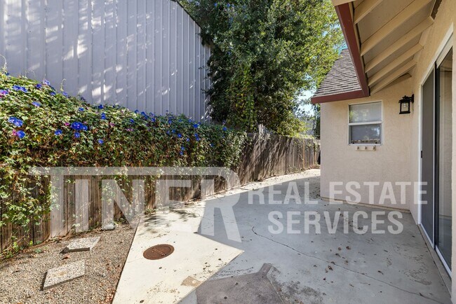 Building Photo - 3863 Olivebranch Ln
