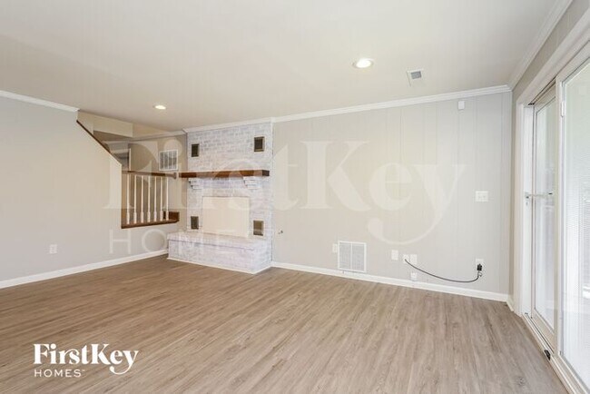 Building Photo - 1302 Westridge Rd