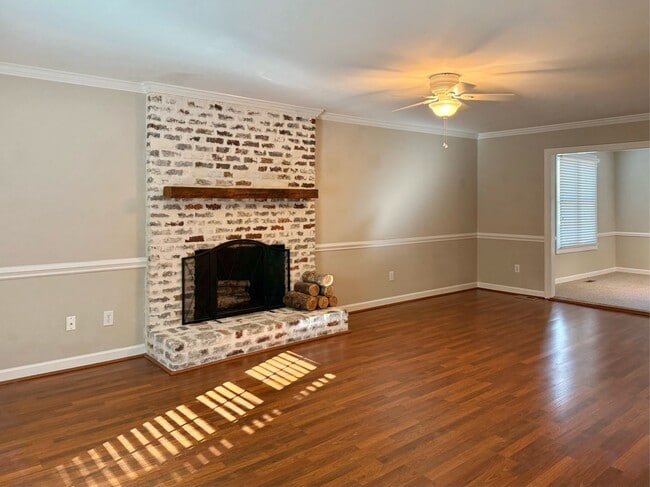 Building Photo - 103 Amber Ln