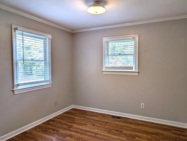 Building Photo - Cozy Ranch Style Home Located in Lancaster...