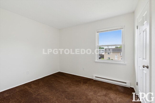 Building Photo - 4336 Deerwood Ln