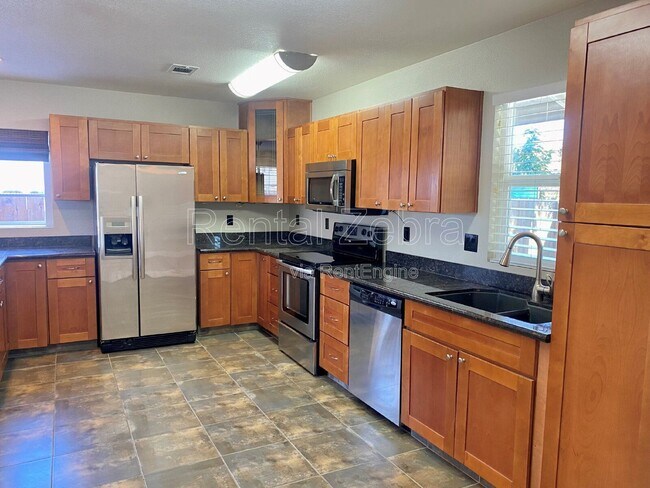 Building Photo - 1216 Rose Ave