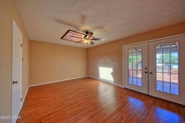 Building Photo - 7129 S Lagoon Dr