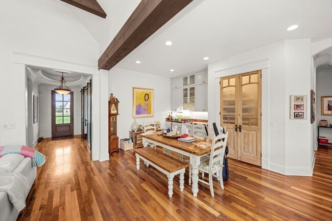 Building Photo - 4603B Lealand Ln