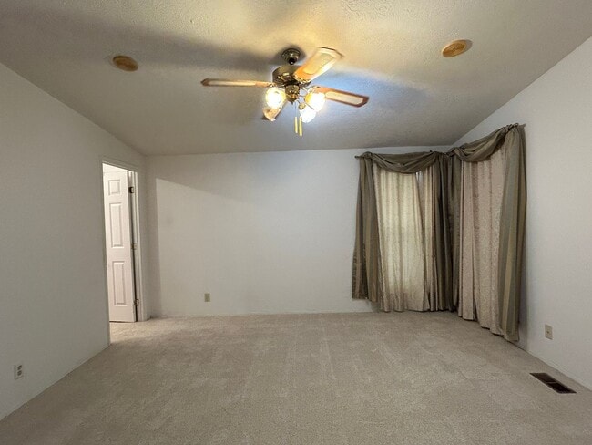 Building Photo - 8 Bass Ct