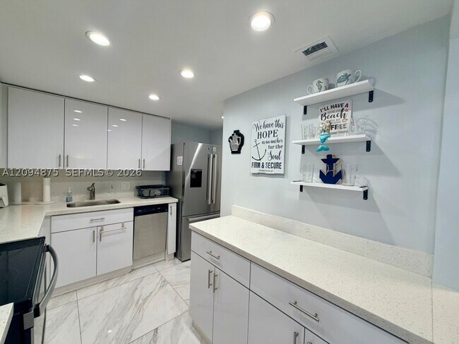 Building Photo - 2201 S Ocean Dr