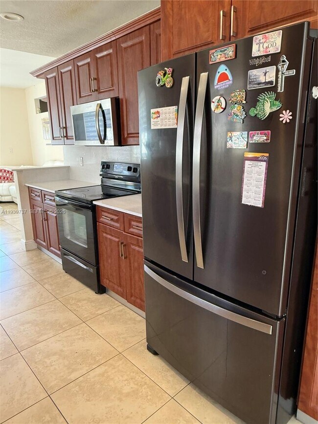 Building Photo - 16950 SW 93rd Ave