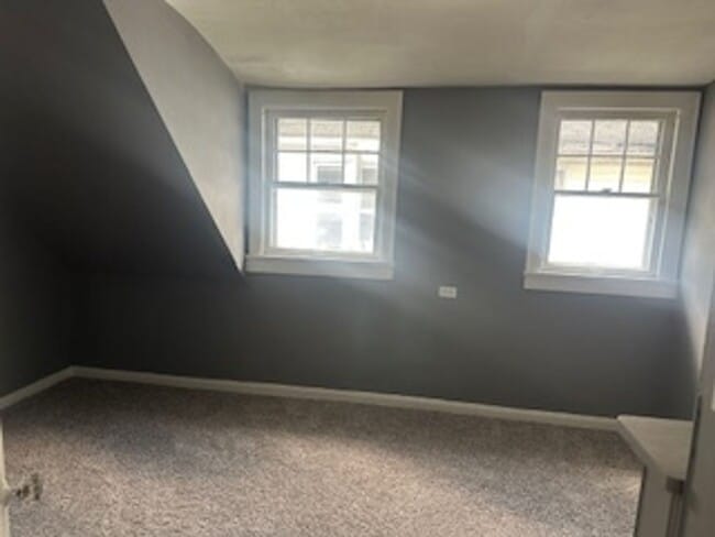 Building Photo - 2-Bedroom Apartment in Quiet 4-Plex with O...