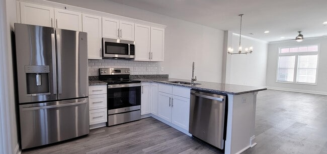 Building Photo - 812 Moen Pl