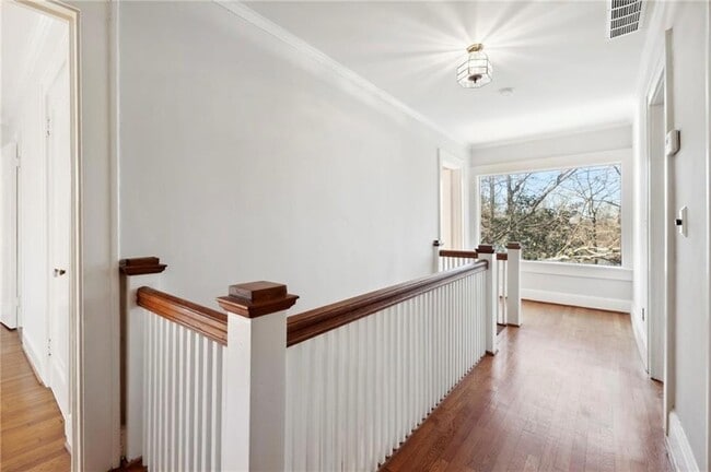 Building Photo - 1712 N Rock Springs Rd NE